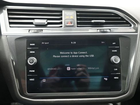 Used 2019 Volkswagen Tiguan SE image 16