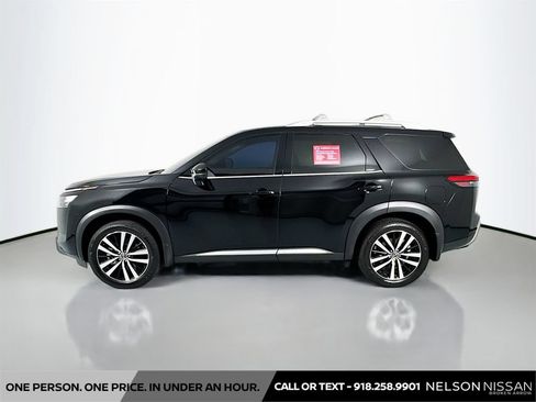 Certified 2025 Nissan Pathfinder Platinum w/ Cargo Package FWD image 8