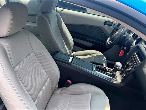 Used 2010 Ford Mustang Coupe RWD image 7