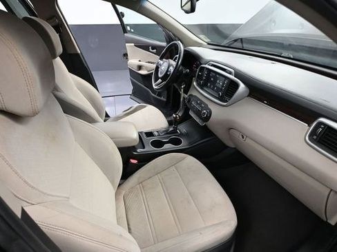 Used 2017 Kia Sorento LX w/ LX Convenience Package AWD/4WD image 45