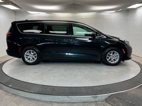 Certified 2023 Chrysler Voyager LX image 6