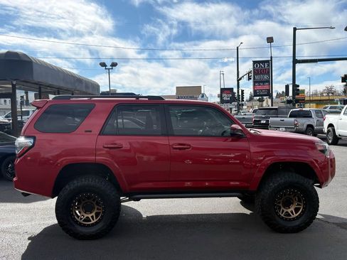 Used 2016 Toyota 4Runner SR5 image 7