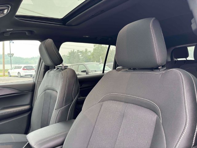 New 2026 Jeep Grand Cherokee L 4WD image 17