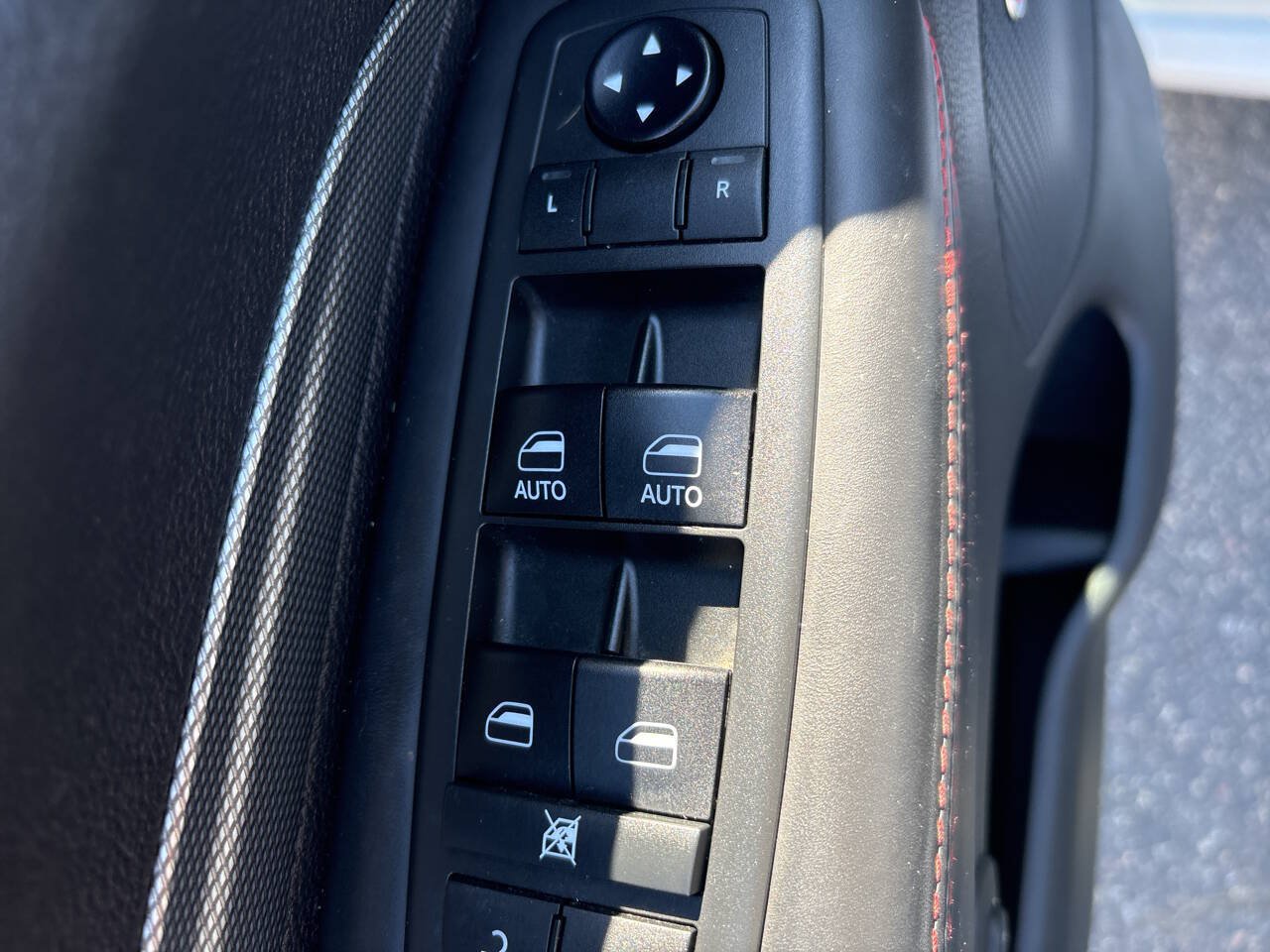 Used 2018 Dodge Durango R/T w/ Technology Group AWD/4WD image 38