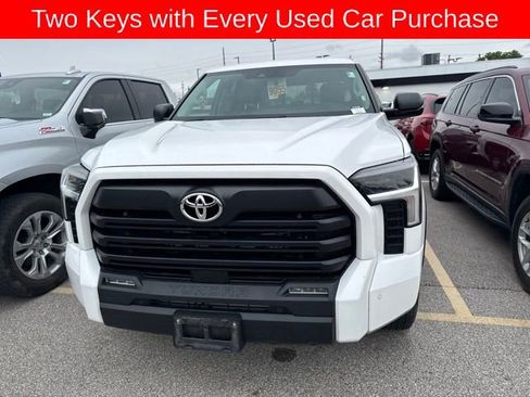 Used 2022 Toyota Tundra SR5 w/ SR5 Convenience Package RWD image 4