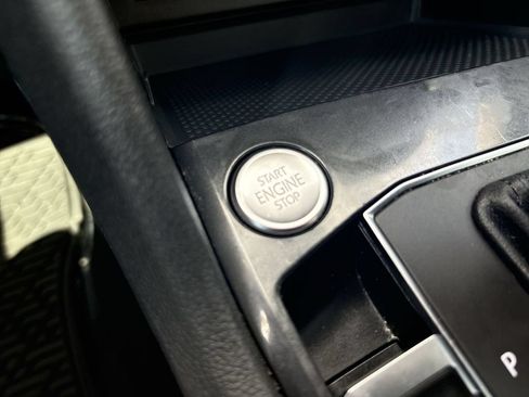 Used 2018 Volkswagen Tiguan SE w/ Panoramic Sunroof Package FWD image 16