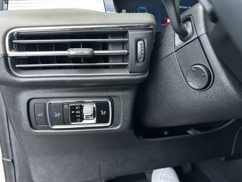 Certified 2024 Lincoln Corsair AWD w/ Equipment Group 101A image 30