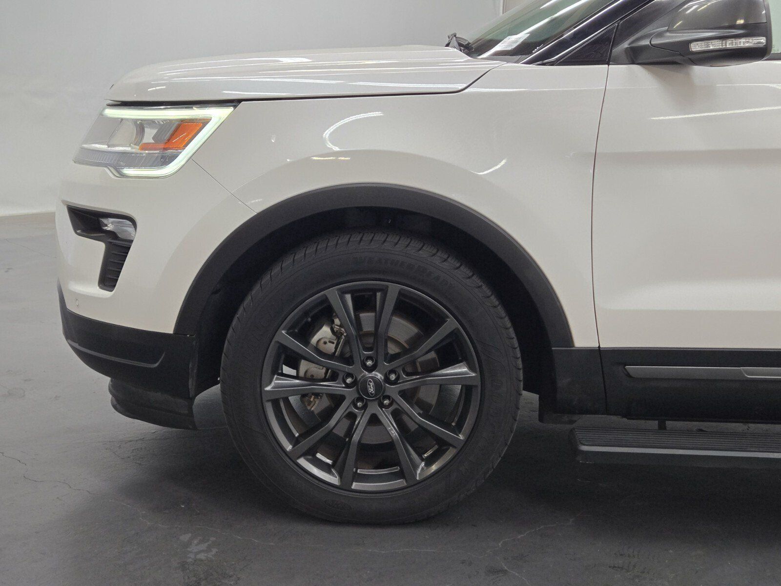 Used 2018 Ford Explorer XLT w/ Equipment Group 202A AWD/4WD image 6