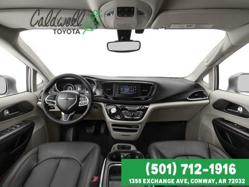Used 2017 Chrysler Pacifica Touring Plus w/ Tire & Wheel Group FWD image 5