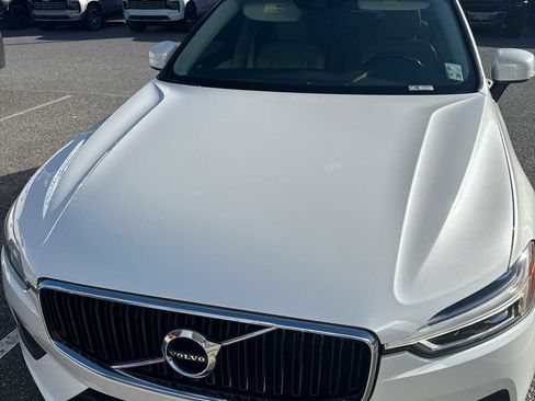 Used 2021 Volvo XC60 T5 Momentum image 1
