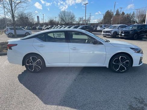 New 2025 Nissan Altima 2.5 SR image 4