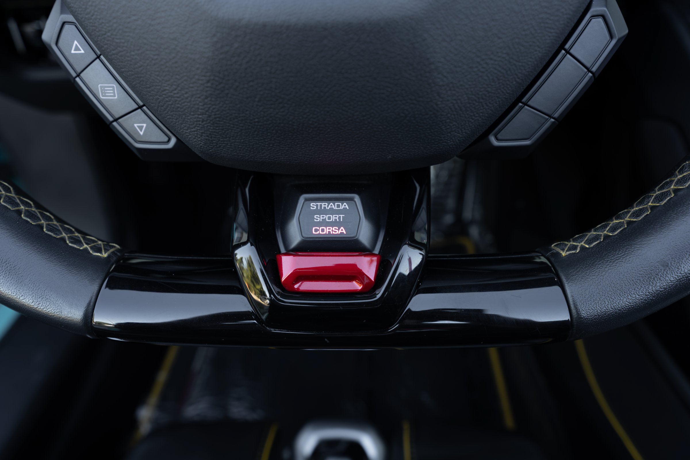 Used 2023 Lamborghini Huracan EVO RWD image 39