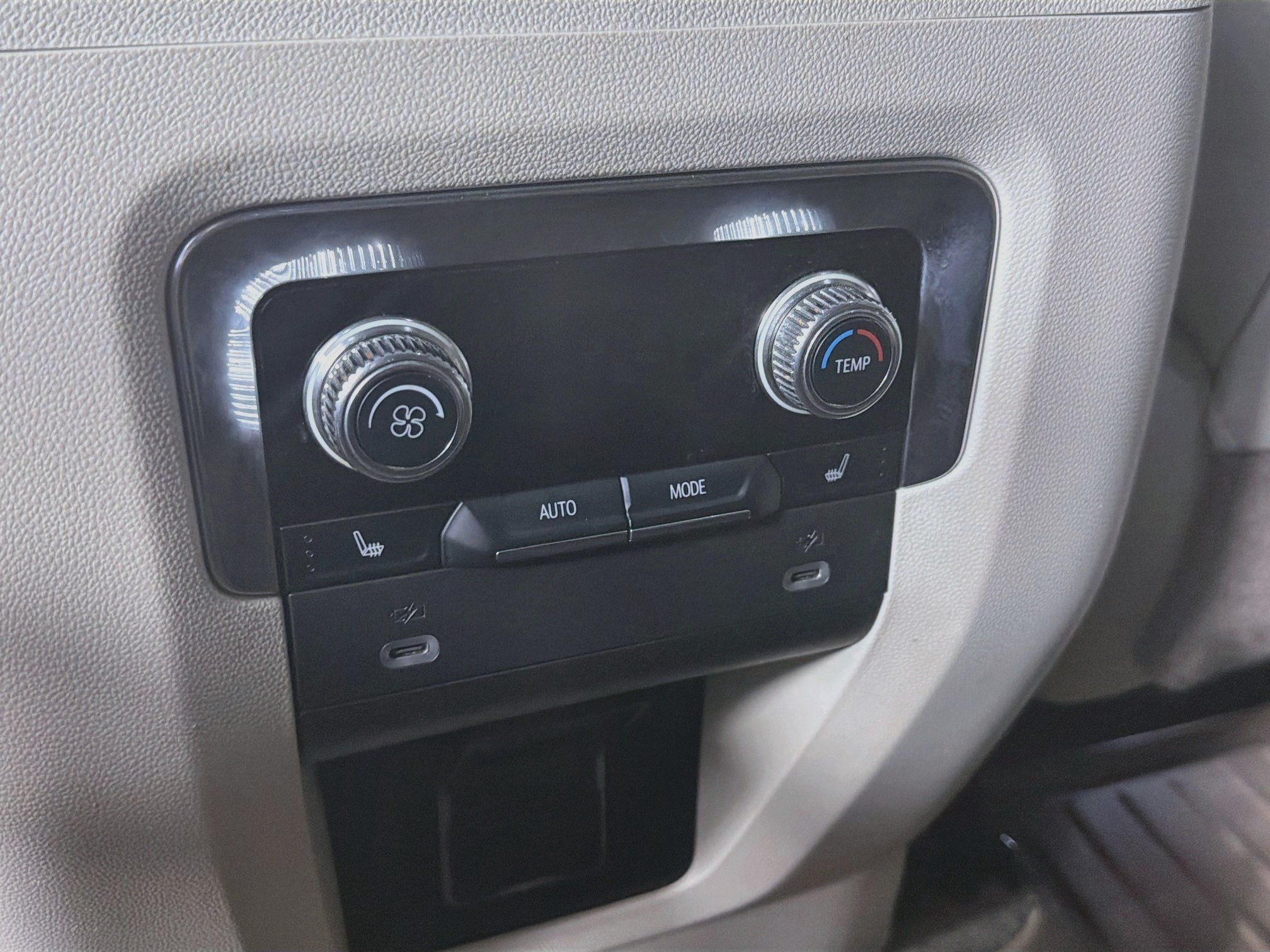 Used 2022 GMC Yukon Denali AWD/4WD image 28