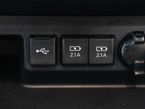 Used 2021 Toyota Highlander XLE AWD/4WD image 26