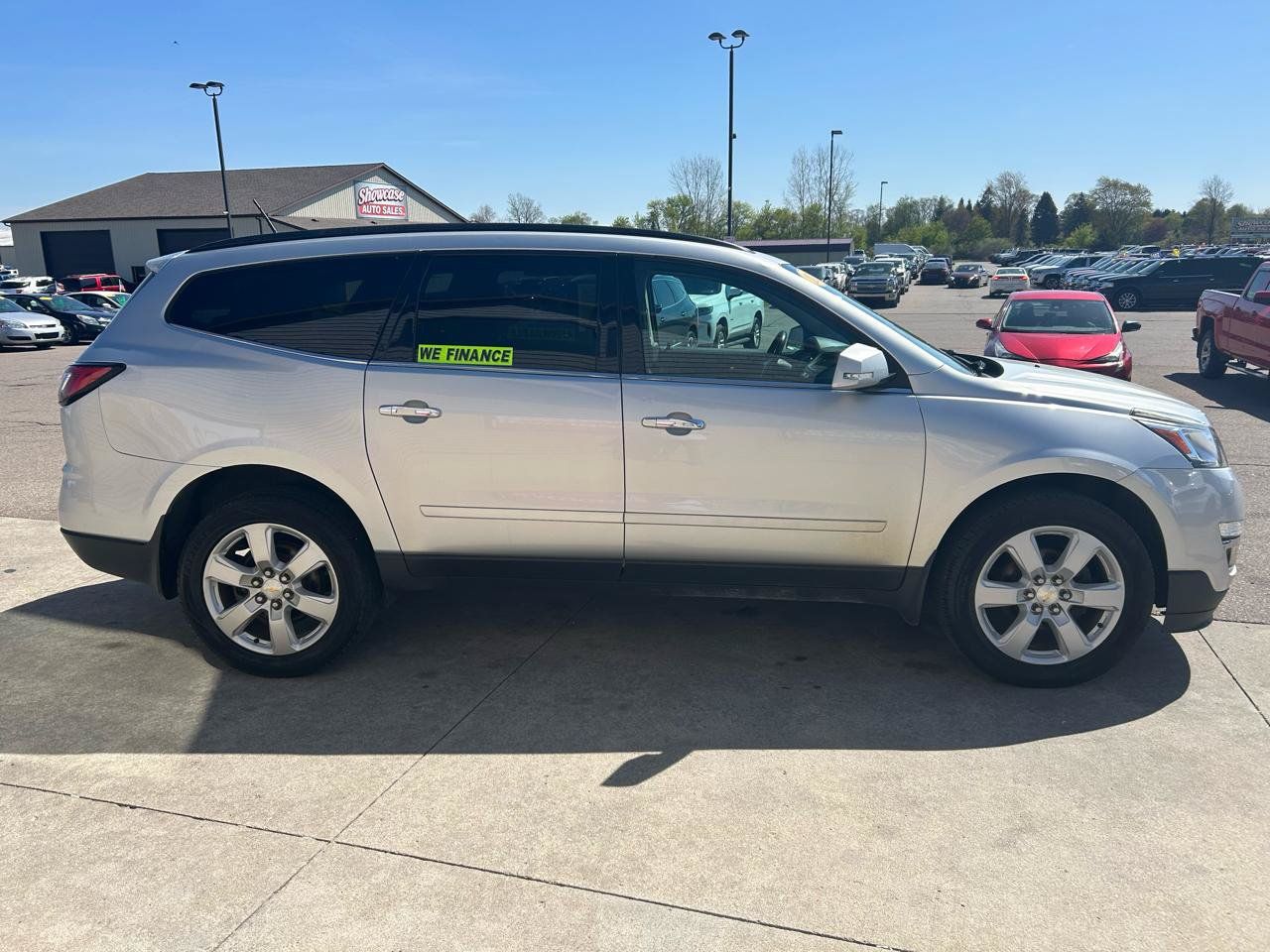 Used 2017 Chevrolet Traverse LT w/ Style and Technology Package FWD image 4