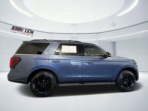 Used 2022 Ford Expedition Timberline image 2