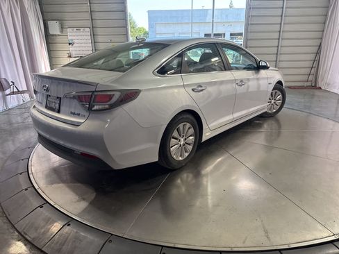 Used 2016 Hyundai Sonata SE FWD image 4