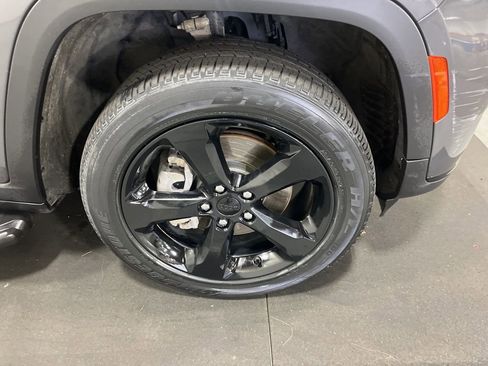 Used 2023 Jeep Grand Cherokee L Laredo image 10