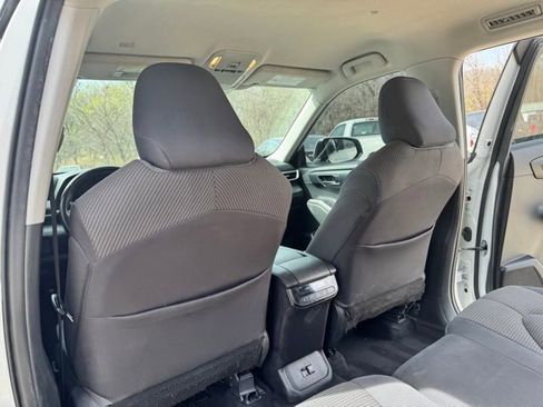 Used 2021 Toyota Highlander LE image 36