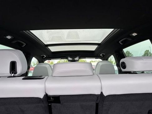 Used 2025 BMW X5 xDrive40i w/ M Sport Package AWD/4WD image 12