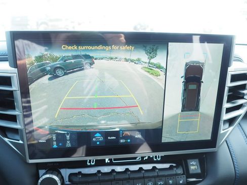 Used 2025 Toyota Sequoia Platinum AWD/4WD image 28