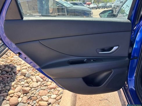 Certified 2025 Hyundai Elantra SEL FWD image 10