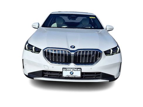 Used 2025 BMW i5 xDrive40 w/ Premium Package image 2