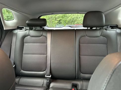 Used 2025 Chevrolet Trax LT FWD image 27