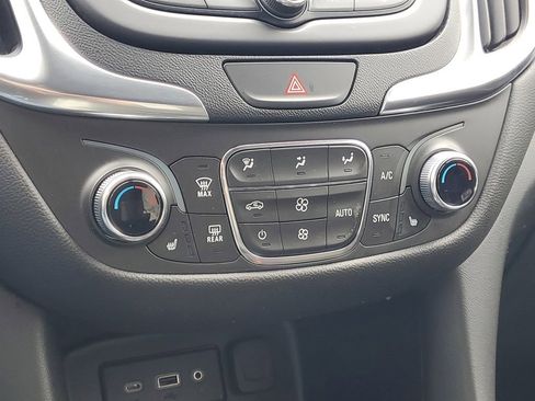 Used 2021 Chevrolet Equinox LT image 16