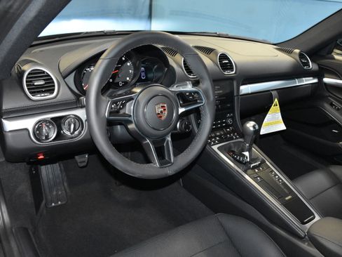 New 2025 Porsche 718 Cayman RWD image 4