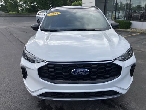 Used 2024 Ford Escape ST-Line w/ Tech Pack #1 AWD/4WD image 2