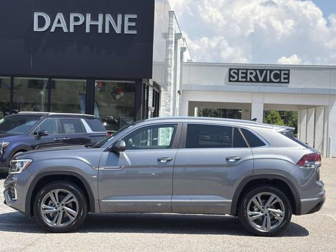 Used 2024 Volkswagen Atlas Cross Sport SEL R-Line AWD/4WD image 30