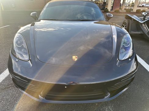 Used 2019 Porsche 718 Boxster image 2
