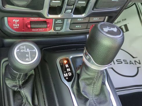 Used 2025 Jeep Wrangler Unlimited Rubicon AWD/4WD image 19