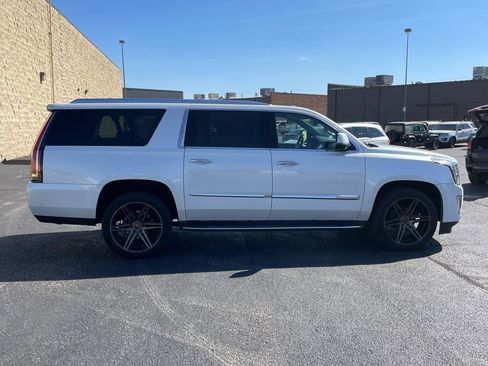 Used 2020 Cadillac Escalade ESV Premium Luxury AWD/4WD image 3