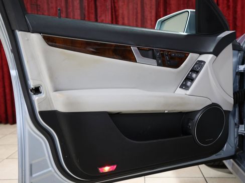 Used 2014 Mercedes-Benz C 250 Sedan image 11