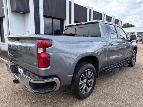 Used 2022 Chevrolet Silverado 1500 LT AWD/4WD image 6