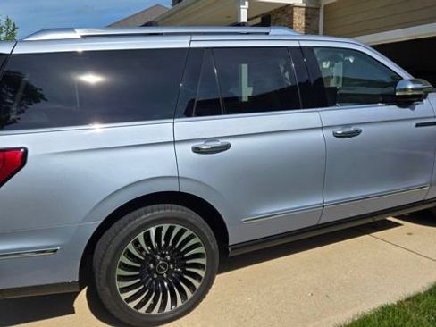 Used 2019 Lincoln Navigator Black Label w/ Cargo Package AWD/4WD image 3