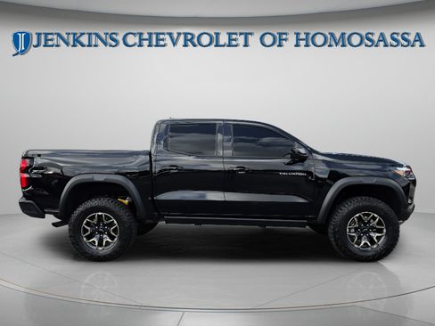 Used 2025 Chevrolet Colorado ZR2 w/ Technology Package AWD/4WD image 3