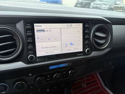 Used 2021 Toyota Tacoma TRD Sport w/ Technology Package image 27