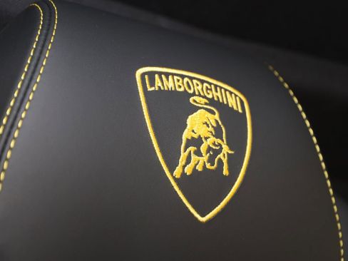 Used 2022 Lamborghini Huracan EVO image 15