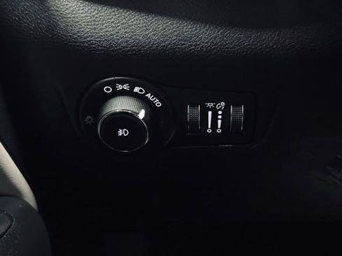 Used 2022 Jeep Compass Limited image 28