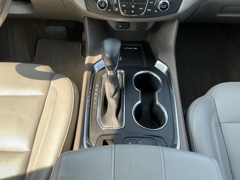 Used 2021 Chevrolet Traverse Premier FWD image 27