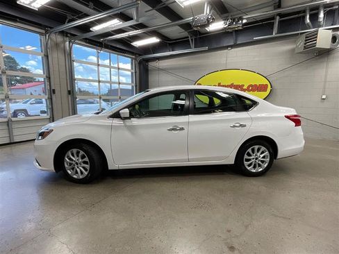 Used 2019 Nissan Sentra SV FWD image 2