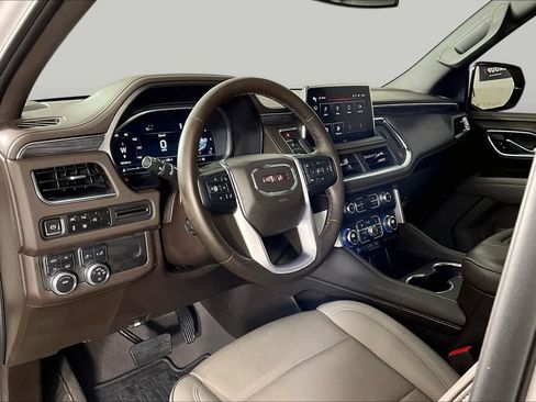 Certified 2023 GMC Yukon XL SLT w/ SLT Premium Package AWD/4WD image 17