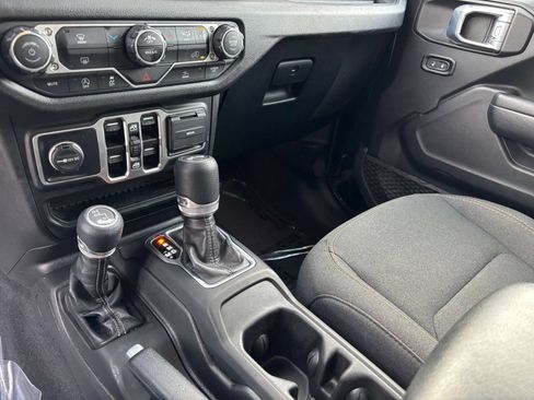 Used 2025 Jeep Wrangler Unlimited Sport AWD/4WD image 40
