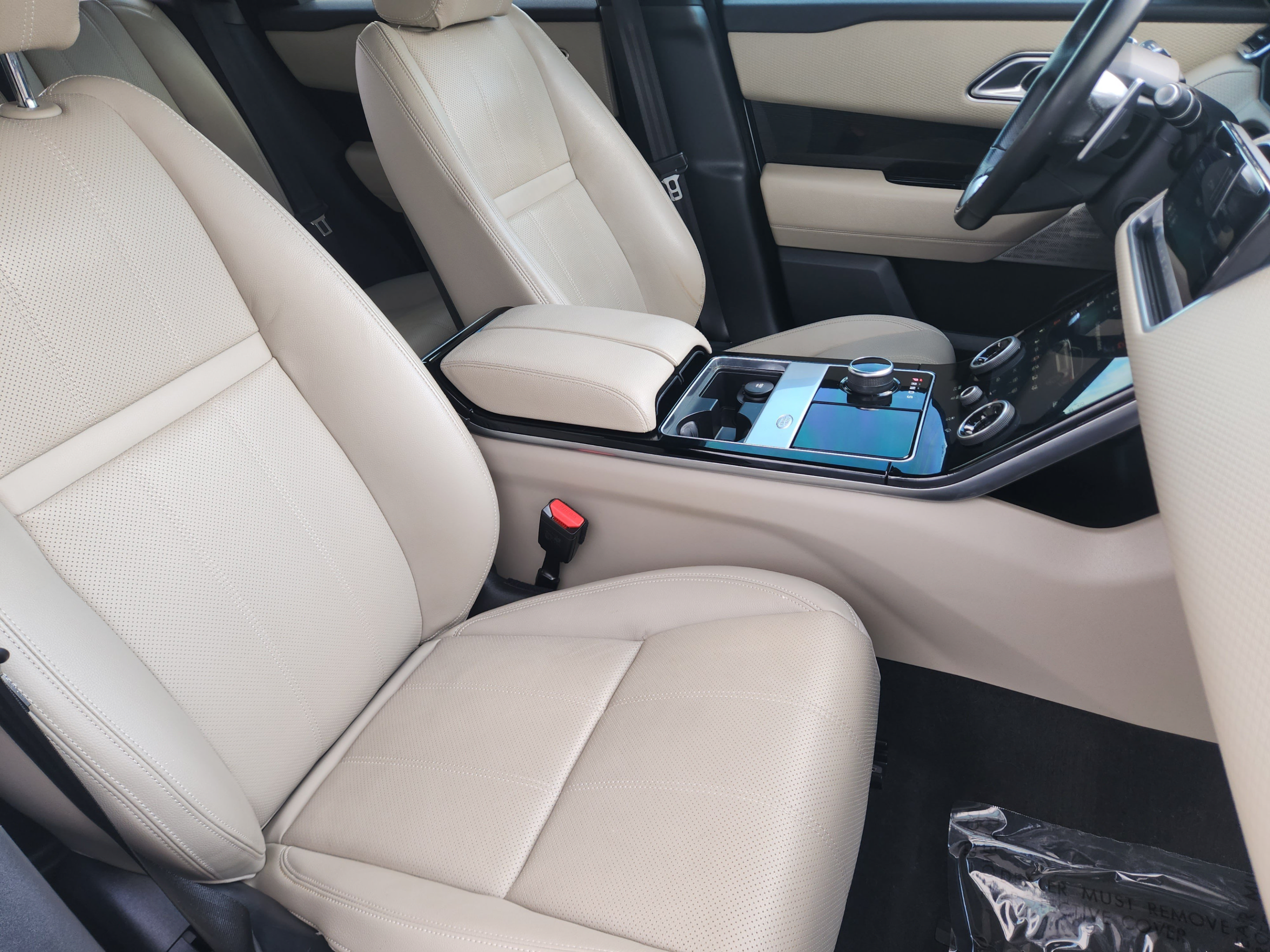 Used 2019 Land Rover Range Rover Velar R-Dynamic SE AWD/4WD image 9