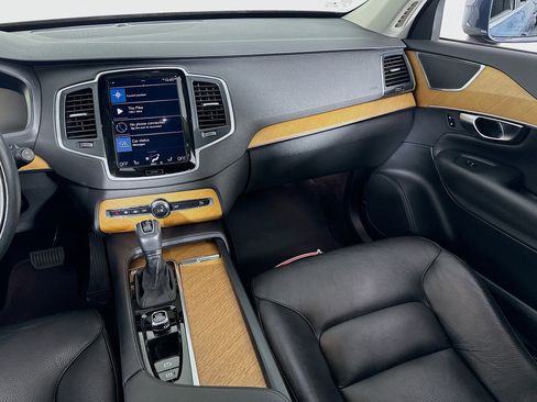 Used 2022 Volvo XC90 T5 Momentum image 35