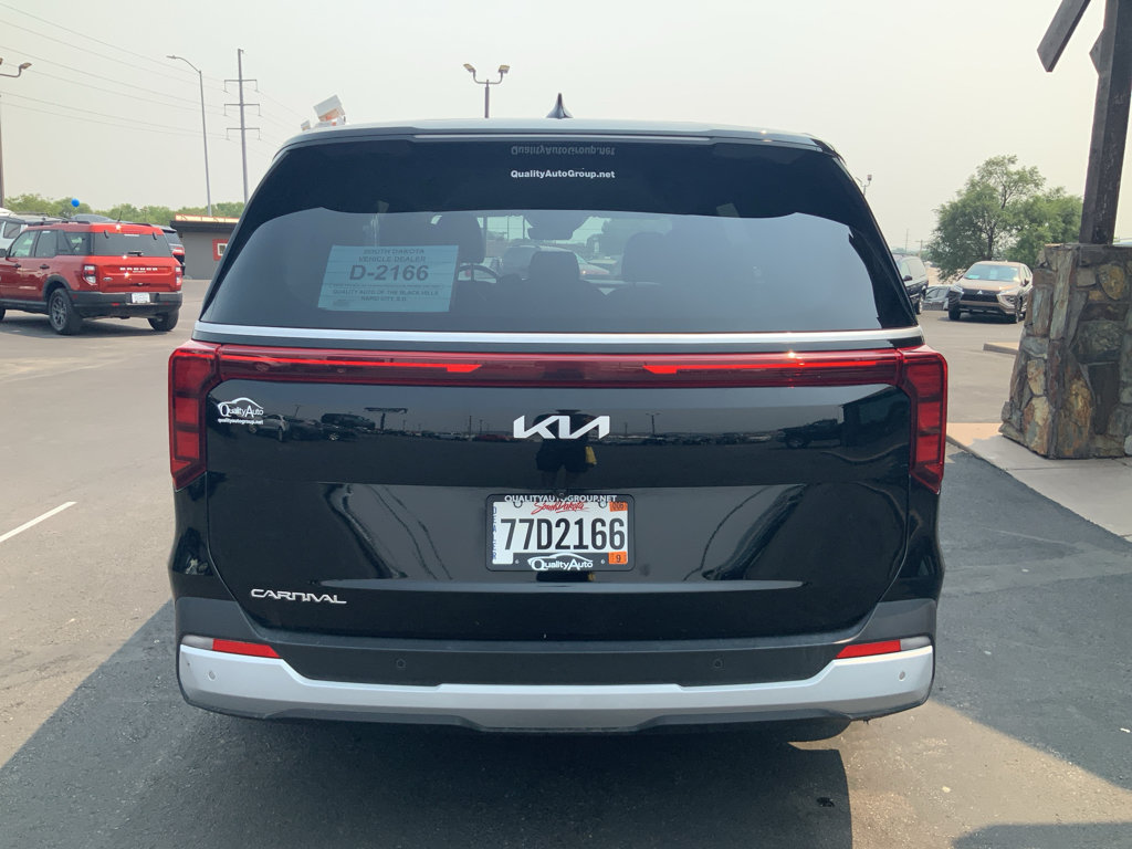 Used 2025 Kia Carnival FWD image 7