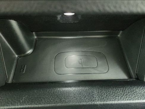 Used 2019 Toyota Tacoma Limited image 33